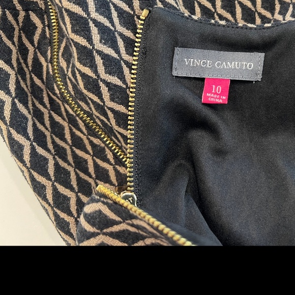 Vince Camuto Sleevless Dressy Black Geometric Top - Picture 4 of 5